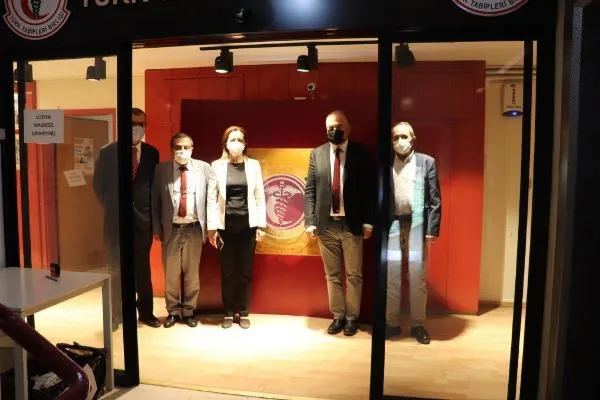 KESK, DİSK, TMMOB'den TTB'ye Dayanışma Ziyareti!