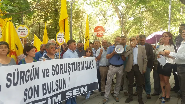 Eğitim Sen: Hukuksuz İhraç ve Sürgünler Bizleri Haklı Mücadelemizden Geri Döndürmeyecektir!