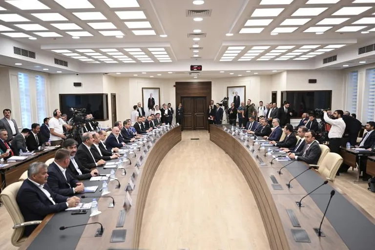 Hükümetin Hepimizi Yok Sayan İLK TEKLİFİNE İLK UYARI için  Tüm Kamu Emekçilerini 16 Ağustos’ta G(ö)reve Çağırıyoruz!