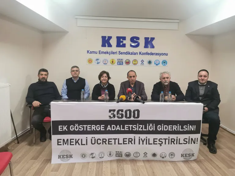 3600 Ek Gösterge Konusu Kamu Emekçilerinin Ve Emeklilerinin Temel Taleplerini Savunmaktan Uzak Olduğunu Defalarca İspatlayanlar İle İktidar Arasında Kapalı Kapılar Ardında Yapılan Toplantılarla Çözülemez!