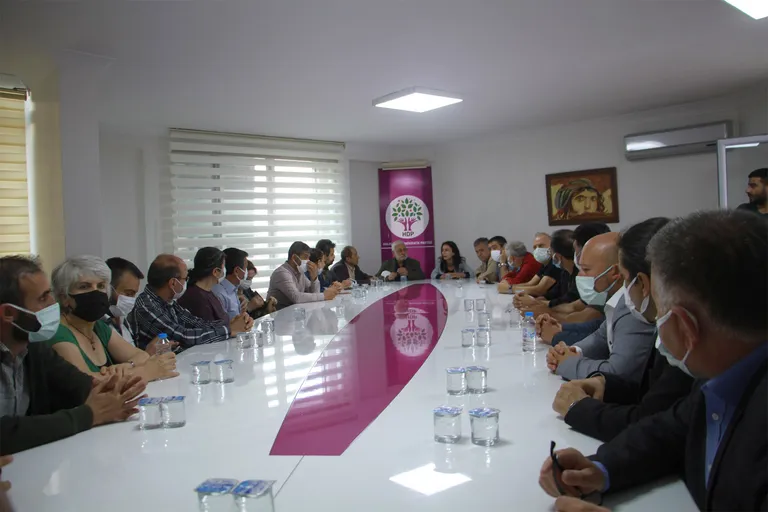 Demokrasiye, eşitliğe, özgürlüğe, kardeşliğe düşman olanlara geçit vermeyeceğiz!