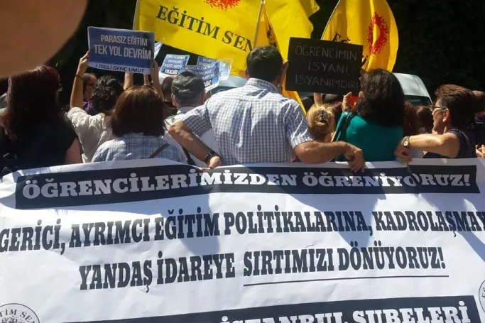 Karanlığa Sırt Çeviriyoruz!