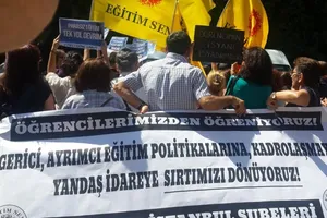 Karanlığa Sırt Çeviriyoruz!