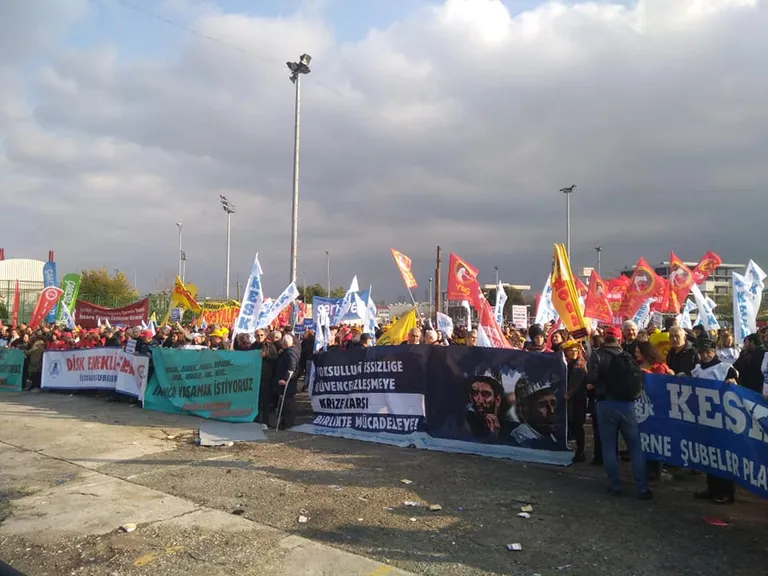 8 Aralık'ta İstanbul'dan Seslendik: "Onlar Bir Avuç, Biz Milyonlarız!"