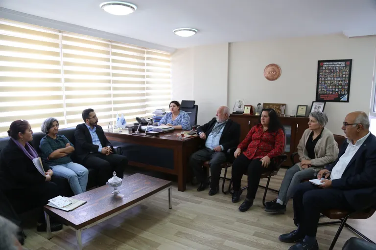 Diyarbakır Cezaevi Gerçeğini Araştırma ve Adalet Komisyonu heyeti KESK’i ziyaret etti.