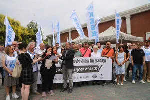 ­Uyarıyoruz! Kaşıkla Verip Kepçeyle Almaya Çalışmayın!