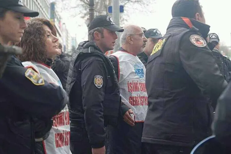 “Evet”ten Umudunu Kesen AKP Saldırı Ve Gözaltılarla Durumu Lehine Çevirmeye Çalışıyor!