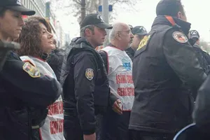 “Evet”ten Umudunu Kesen AKP Saldırı Ve Gözaltılarla Durumu Lehine Çevirmeye Çalışıyor!