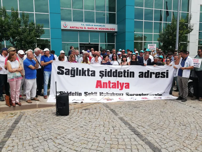 SES: Sağlıkta Şiddete Karşı İş Bırakmak Soruşturma Konusu Olamaz!