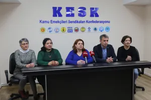 Tüm Kamu Emekçilerini Haklarımızı Yok Sayan “TEKÇİ” Sendikal Rejime Karşı “BİRLİK” Olmaya ve Mücadele Etmeye Çağırıyoruz!