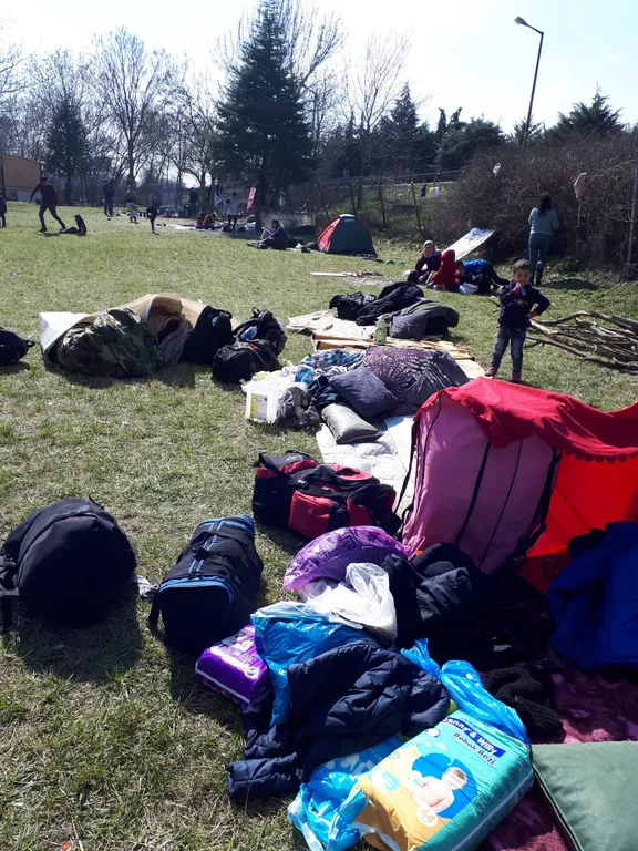 Sınırsız, Sömürüsüz, Sürgünsüz Bir Dünya İstiyoruz!