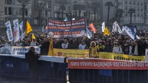 “İnsanca Bir Yaşam, Demokratik Bir Türkiye İstiyoruz!“  İzmir Mitingimizde Onbinlerle Bir Aradaydık!