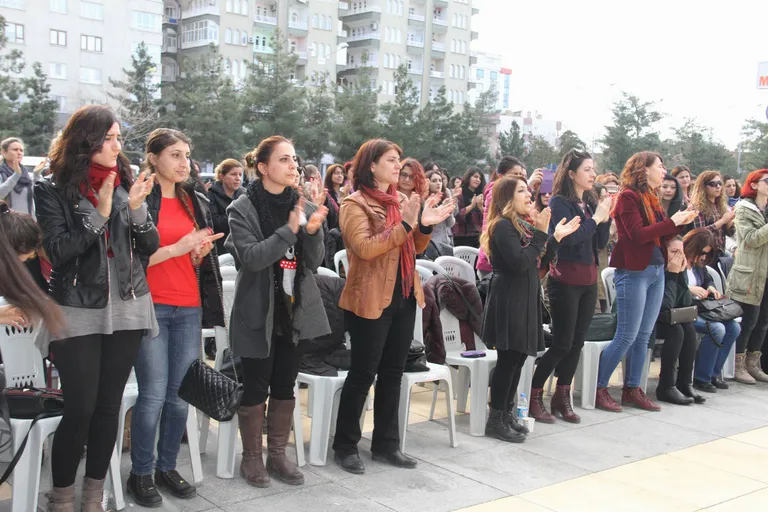 Kadınlar Kadınlara Sesleniyor!