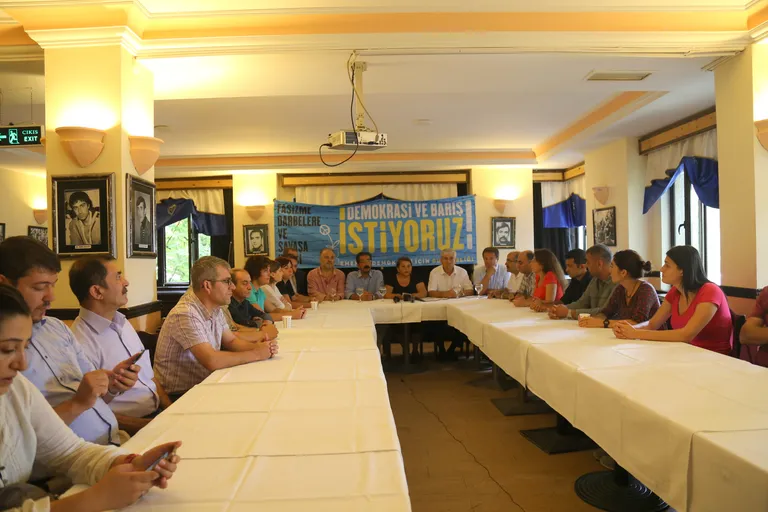 Faşizme, Darbelere, Savaşa Karşı Demokrasi Ve Barış İstiyoruz!