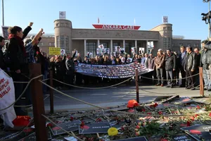 Genel Meclisimiz Emek, Barış ve Demokrasi Meydanı'nda Karanfillerimizi Andı!
