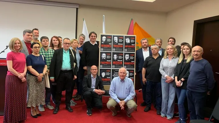 KESK tutuklu Belaruslu sendikacılarla dayanışmana etkinliğine katıldı.