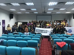 Kadınlar Barışta Israr Ediyor!  Savaş Değil Barış Hemen Şimdi!