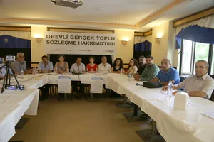 Grevli Gerçek Toplu Sözleşme Hakkımızdır! OHAL/KHK Rejiminin Kalktığı, Eşit, Özgür, Barışçıl, Laik, Demokratik Bir Türkiye İstiyoruz!