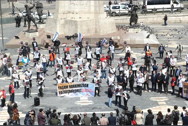 TTB ile Ankara’da ve Tüm İllerde Eşzamanlı Seslendik: Yaşam Hakkımızdan Vazgeçmiyoruz, Ölümleri Durdurun!