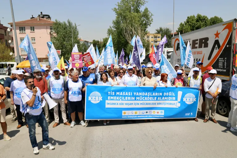 “Toplu Sözleşme” Adı Altında 7 Dönem, 14 Yılda Kaybeden Hep Biz Olduk Gerçek Bir TİS İçin, Emeğin Hakları İçin Birleşelim!