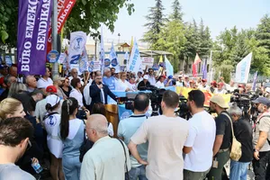 İşkolu sendikalarımızla birlikte ÇSGB önünde alternatif TİS masasını kurduk!