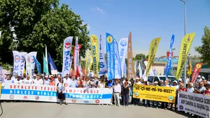 KAPI KULU DEĞİL, EMEKÇİYİZ! İktidarın Sefalet –Yoksulluk- Güvencesizlik Teklifine Karşı G(Ö)REVDEYİZ!