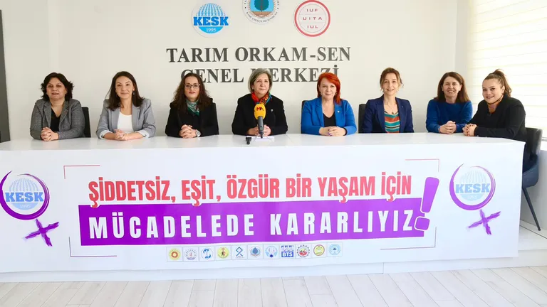 "ŞİDDETSİZ, EŞİT ÖZGÜR BİR YAŞAM İÇİN MÜCADELEDE KARARLIYIZ!" şiarıyla alanlardayız!