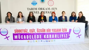 "ŞİDDETSİZ, EŞİT ÖZGÜR BİR YAŞAM İÇİN MÜCADELEDE KARARLIYIZ!" şiarıyla alanlardayız!