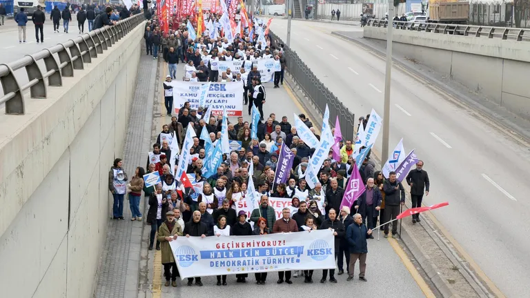 Yurttaş Birlikteliğinin çağrıcısı olduğu 6 Aralık Ankara "Emeklinin ve Emekçinin Bütçe Hakkı" mitingine KESK olarak katılım sağladık.
