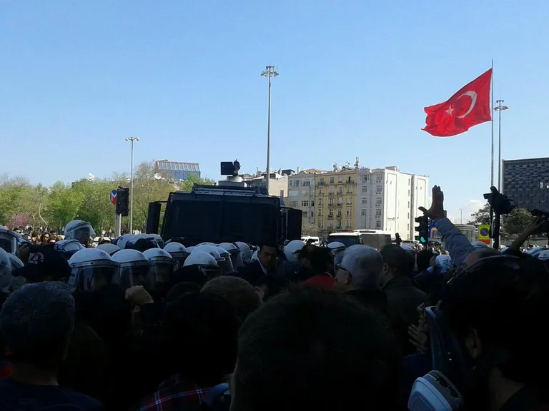 İstanbul Taksim’deki Polis Saldırısını Kınıyoruz!