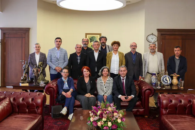 KESK Heyeti CHP Genel Başkanı Özgür Özel'i Ziyaret Etti